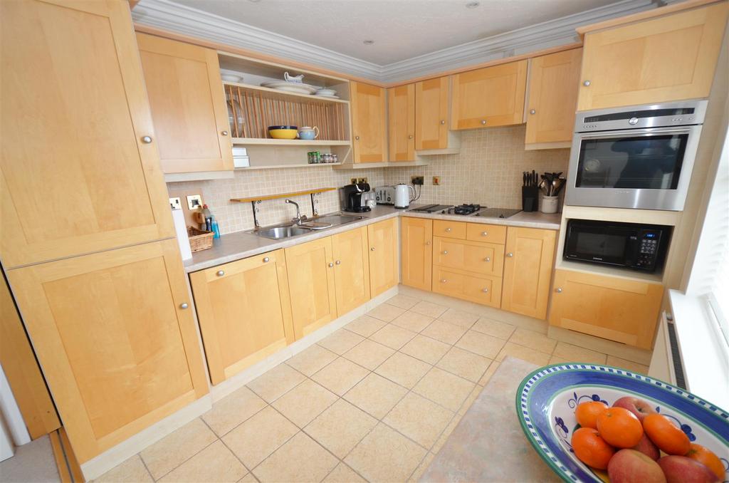 Kitchen 3.jpg
