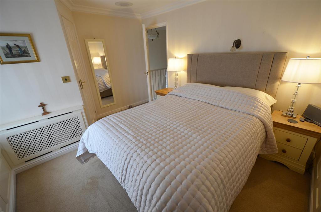 Bed 1.jpg