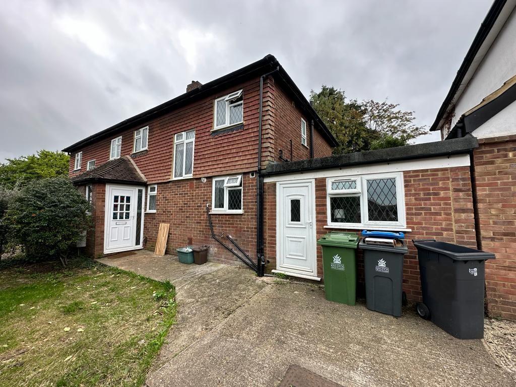 Villiers Close, Surbiton 4 bed semidetached house £3,450 pcm (£796 pw)