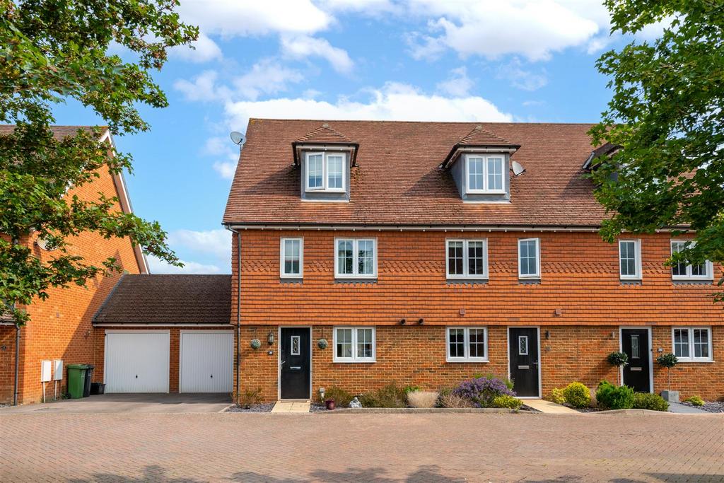 Newman Road, Horley 4 bed terraced house for sale £500,000