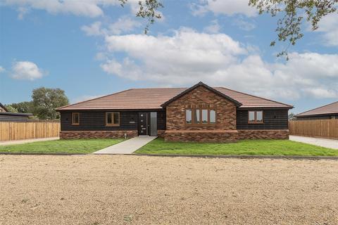 4 bedroom detached bungalow for sale, Bayeux Oak Road, Kimpton
