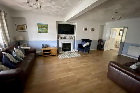 3 bedroom semi-detached house for sale - Swansea Road, Waunarlwydd, Swansea