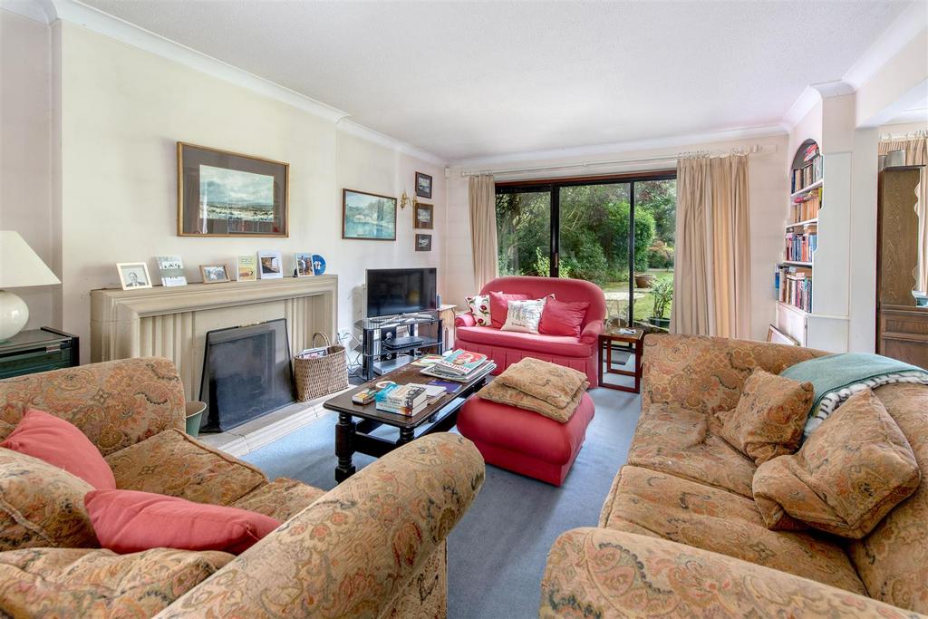Queens Drive, Taunton 4 bed detached house for sale £600,000