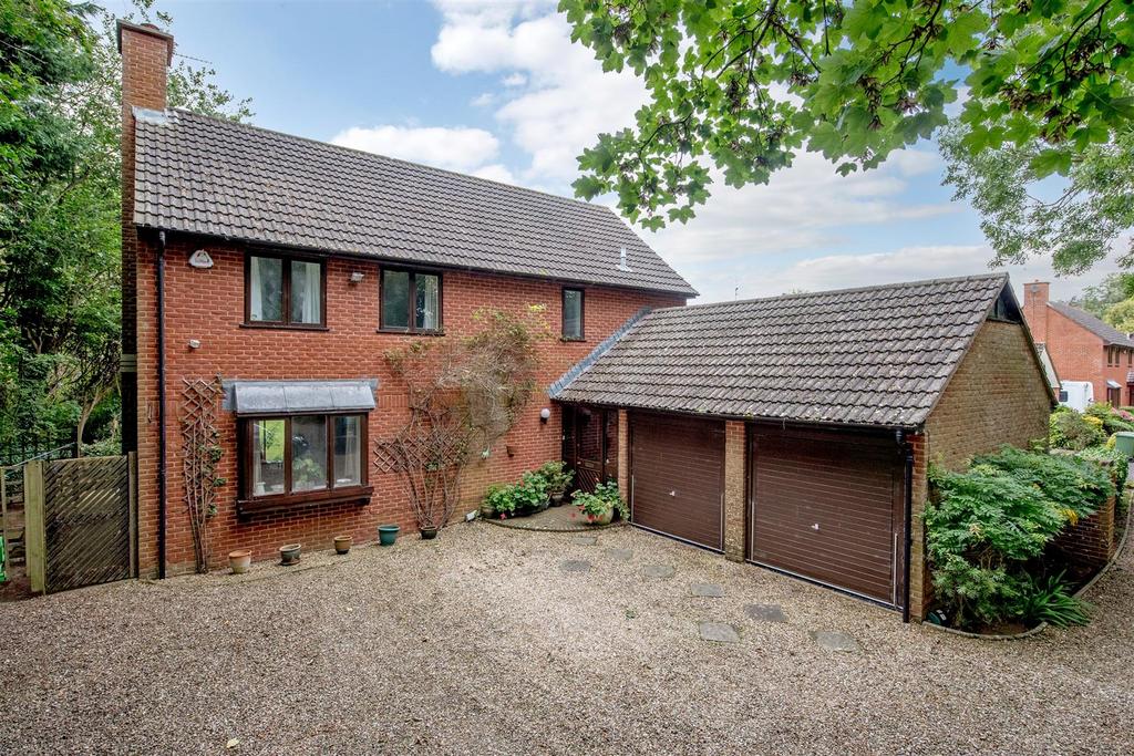 Queens Drive, Taunton 4 bed detached house for sale £600,000