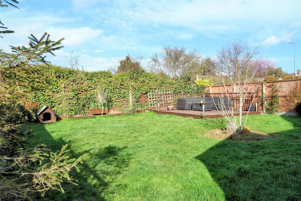 Macdonald Parade, Seasalter, Whitstable 3 bed detached house £450,000