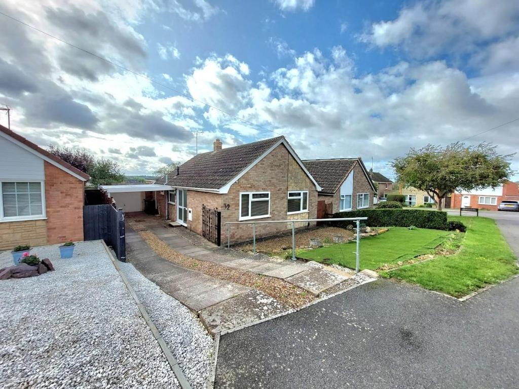 Dowthorpe Hill, Earls Barton, Northamptonshire NN6 2 bed detached