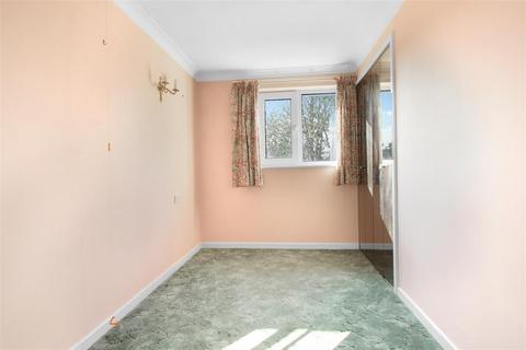 2 bedroom retirement property for sale, Turners Hill, Cheshunt