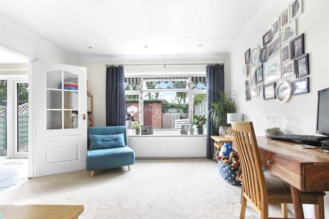 56 Cussons Close, Cheshunt, Waltham Cross, EN7 6JE