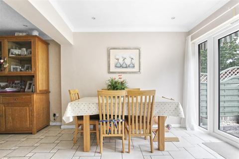 56 Cussons Close, Cheshunt, Waltham Cross, EN7 6JE