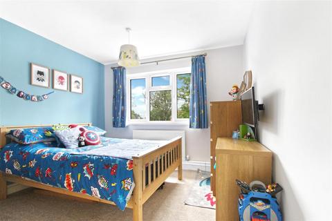 56 Cussons Close, Cheshunt, Waltham Cross, EN7 6JE