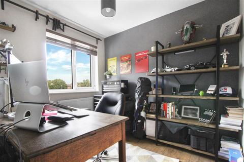 56 Cussons Close, Cheshunt, Waltham Cross, EN7 6JE