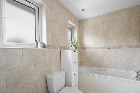 56 Cussons Close, Cheshunt, Waltham Cross, EN7 6JE