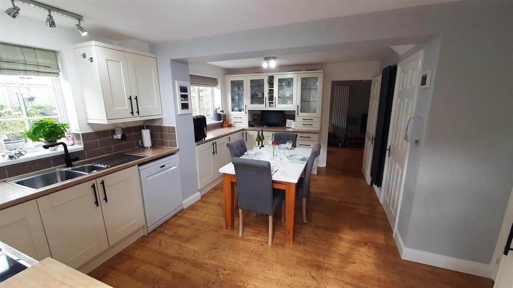 Kitchen/Breakfast Room