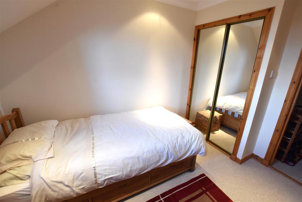 Bedroom two (2).jpg
