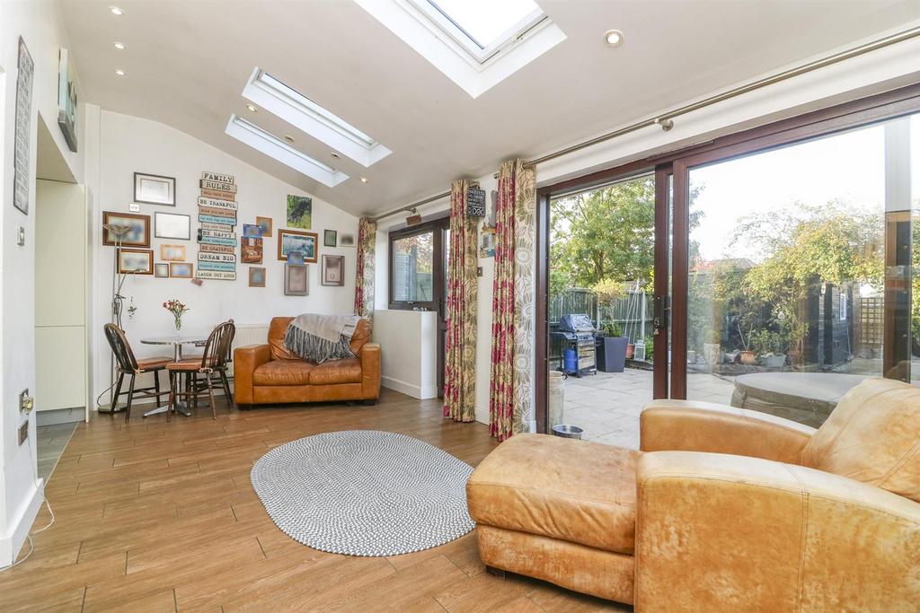 The Street, Latchingdon 3 bed end of terrace house for sale £350,000