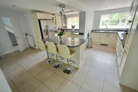 17 Cedar Way, Ferndown, BH22 9UE