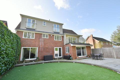 17 Cedar Way, Ferndown, BH22 9UE