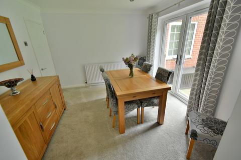 17 Cedar Way, Ferndown, BH22 9UE