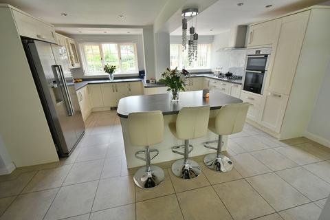 17 Cedar Way, Ferndown, BH22 9UE
