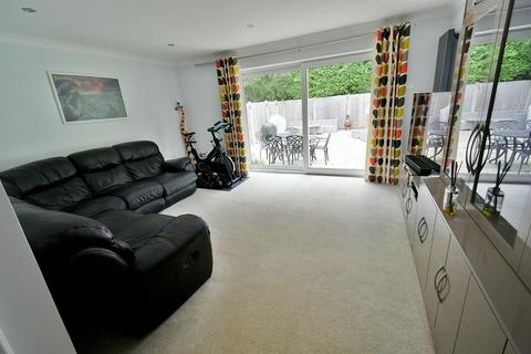 17 Cedar Way, Ferndown, BH22 9UE