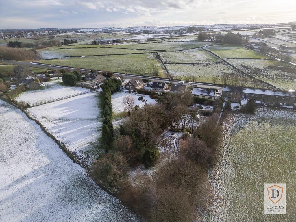 Shay Gate, Wilsden, Bradford, BD15 3 bed end of terrace house for sale