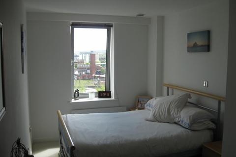 2 bedroom flat to rent, Whitehall Quay, Leeds