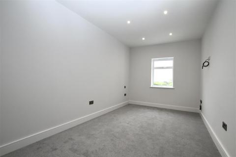 2 bedroom flat for sale, Cherry View, Beech Road, Hadleigh