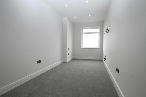 2 bedroom flat for sale, Cherry View, Beech Road, Hadleigh