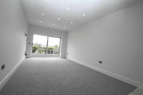 2 bedroom flat for sale, Cherry View, Beech Road, Hadleigh