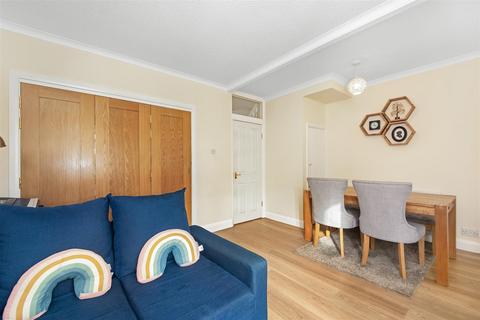6 Bourne Lane, Caterham, CR3 5SP