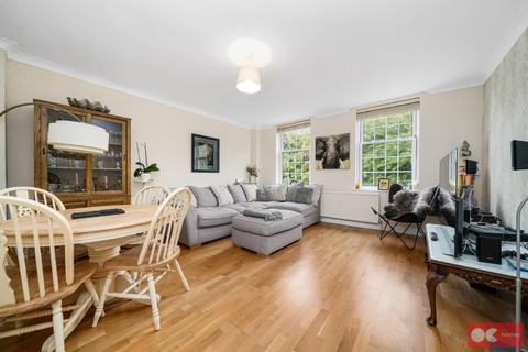 32 Albany Court, Epping, CM16 5ED