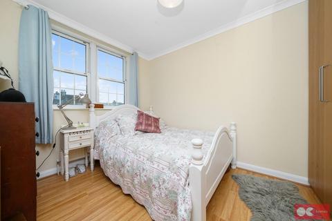 32 Albany Court, Epping, CM16 5ED