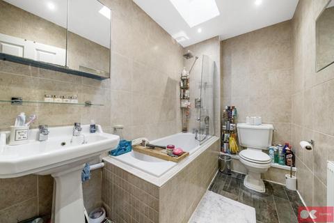 32 Albany Court, Epping, CM16 5ED