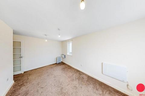 61 Streamside Close, Edmonton, London, N9 9XB