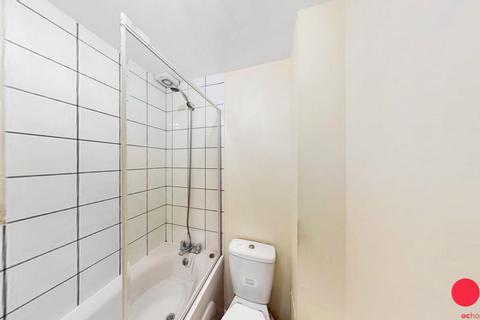 61 Streamside Close, Edmonton, London, N9 9XB