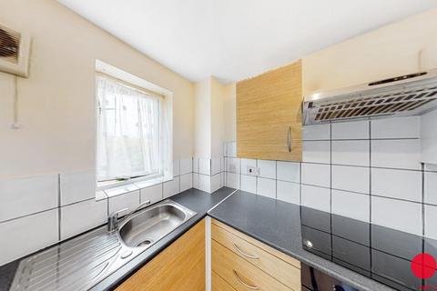 61 Streamside Close, Edmonton, London, N9 9XB