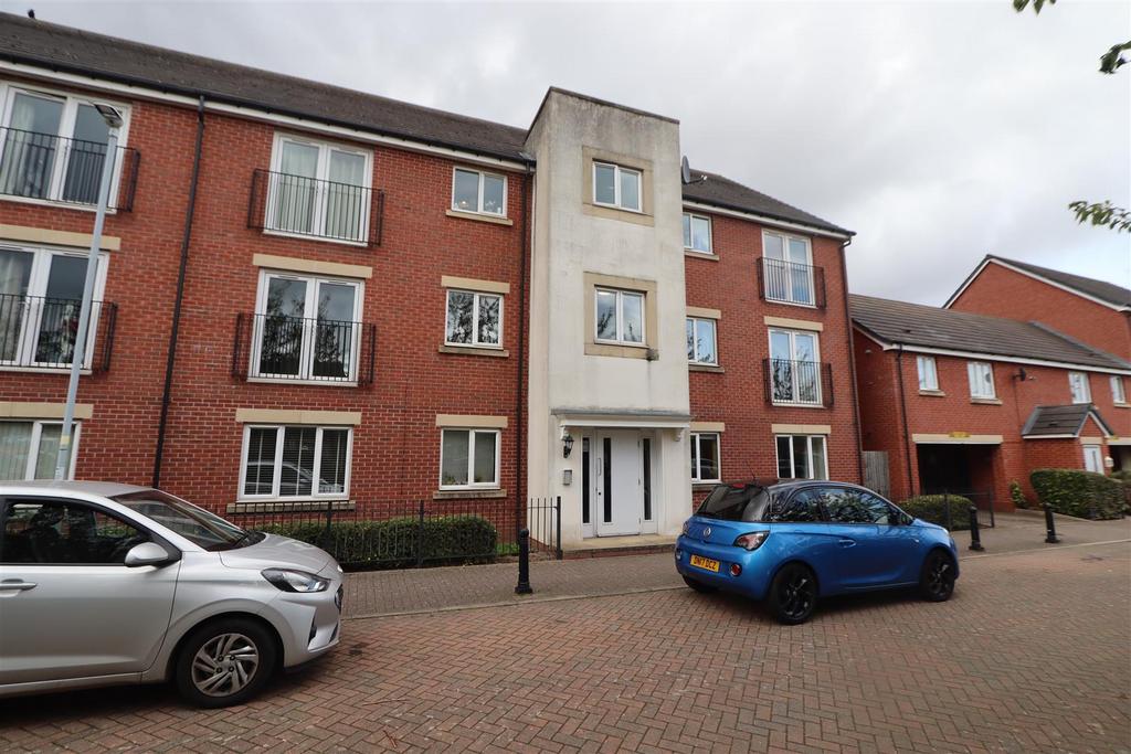 Greenock Crescent, Wolverhampton 2 bed apartment £785 pcm (£181 pw)