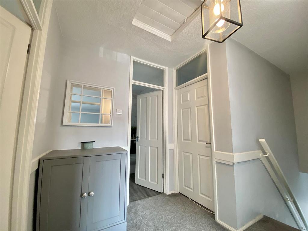 64 hallway.jpg