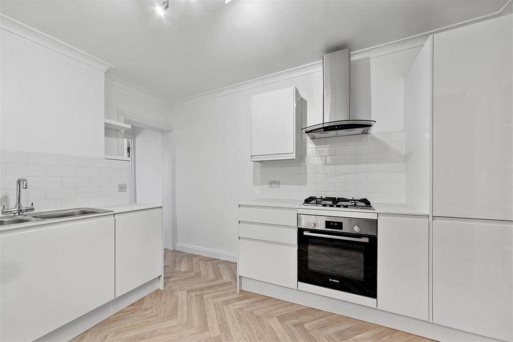 27 Elliott Road, Chiswick 1 bed flat to rent £1,750 pcm (£404 pw)