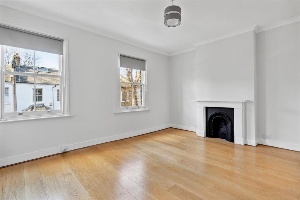 27 Elliott Road, Chiswick 1 bed flat to rent £1,750 pcm (£404 pw)