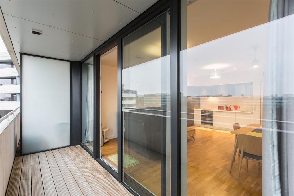 Edmunds House, W4 - TO LET