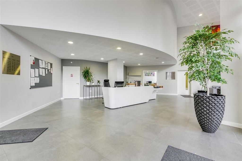 Edmunds House, W4 - TO LET