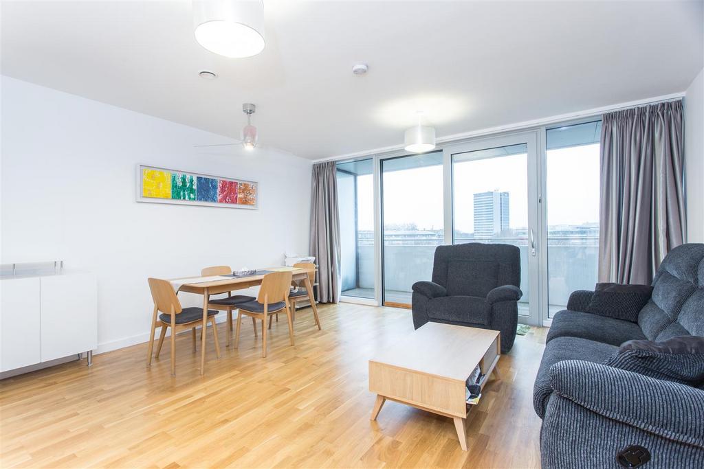 Edmunds House, W4 - TO LET