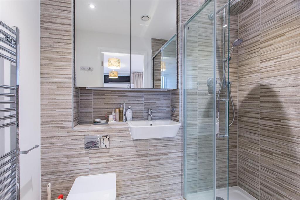 Edmunds House, W4 - TO LET