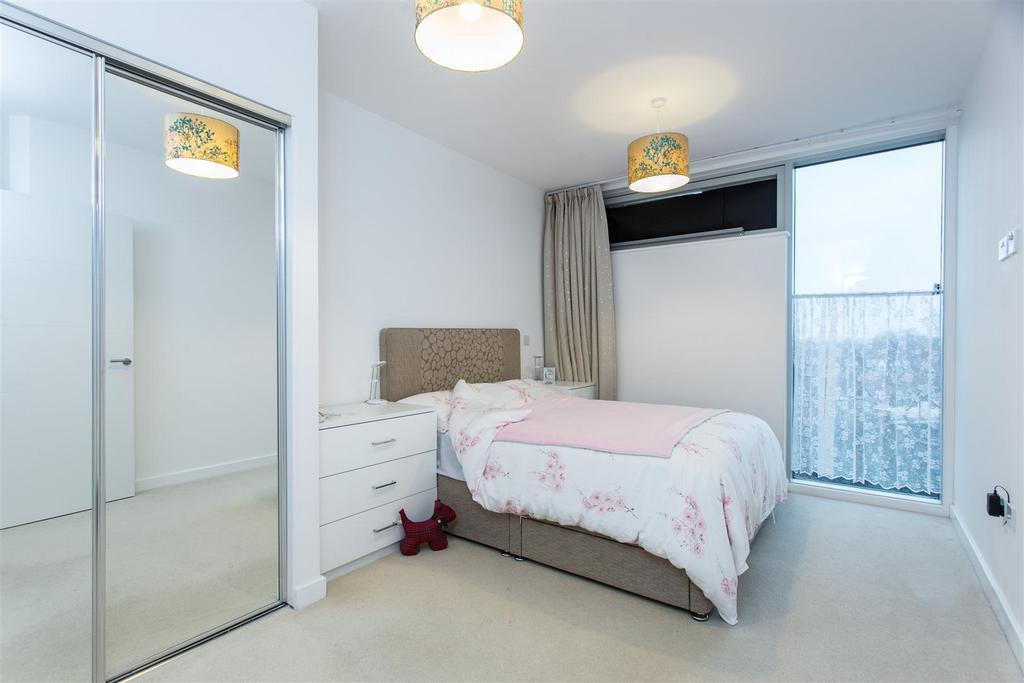 Edmunds House, W4 - TO LET