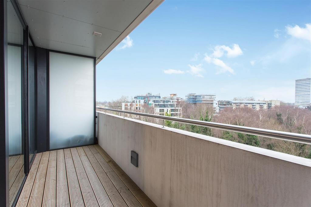 Edmunds House, W4 - TO LET