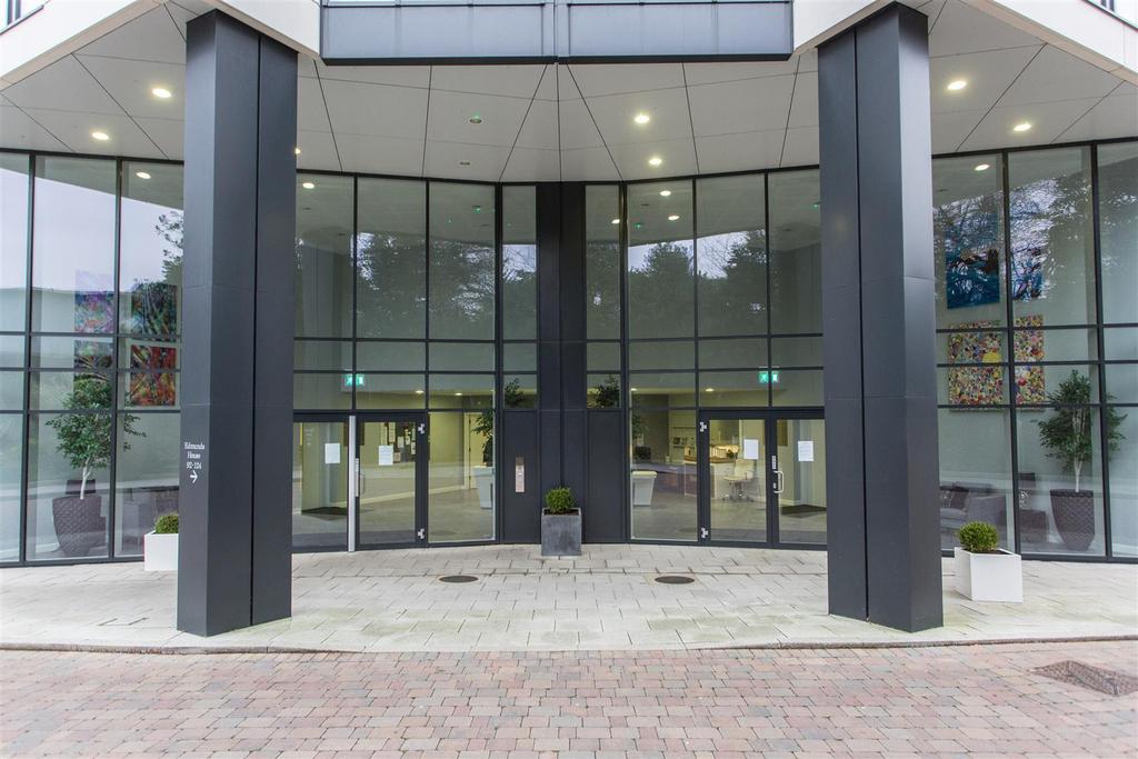 Edmunds House, W4 - TO LET