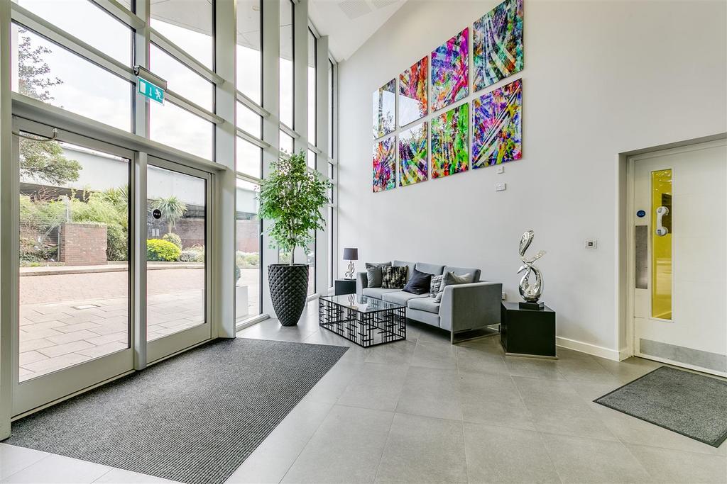 Edmunds House, W4 - TO LET