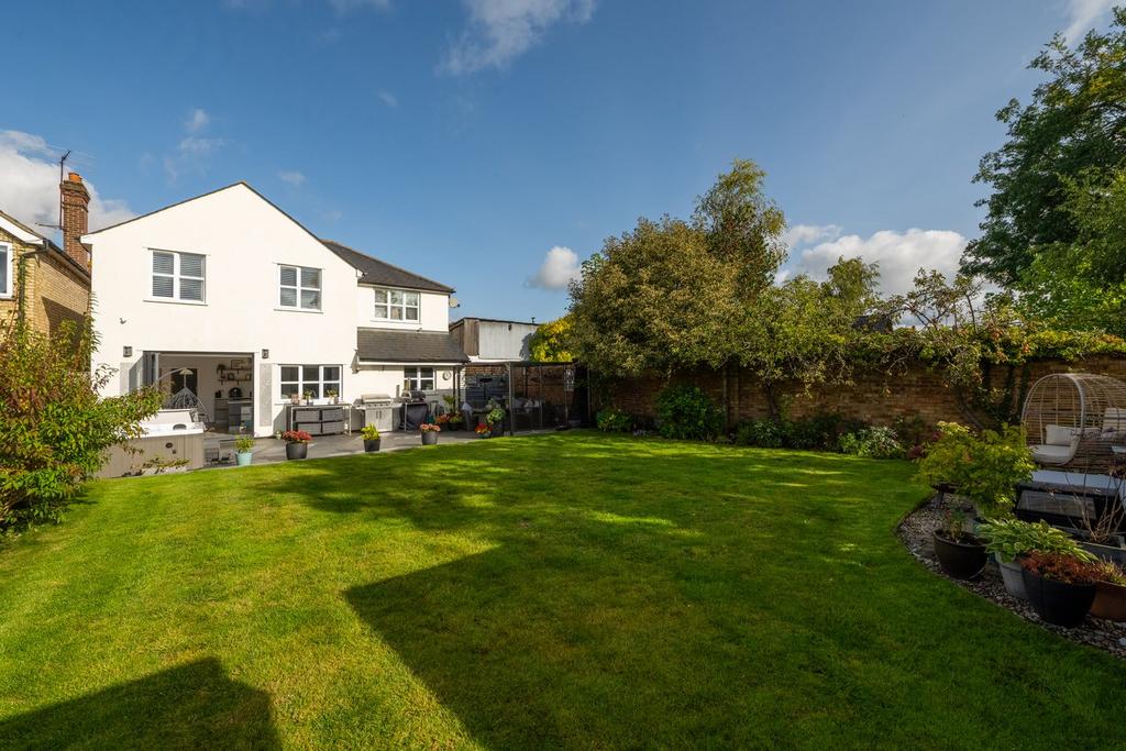 West Hill, Hitchin, SG5 4 bed detached house for sale £1,150,000