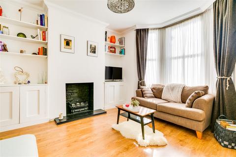 2 bedroom flat to rent, Clovelly Road, London